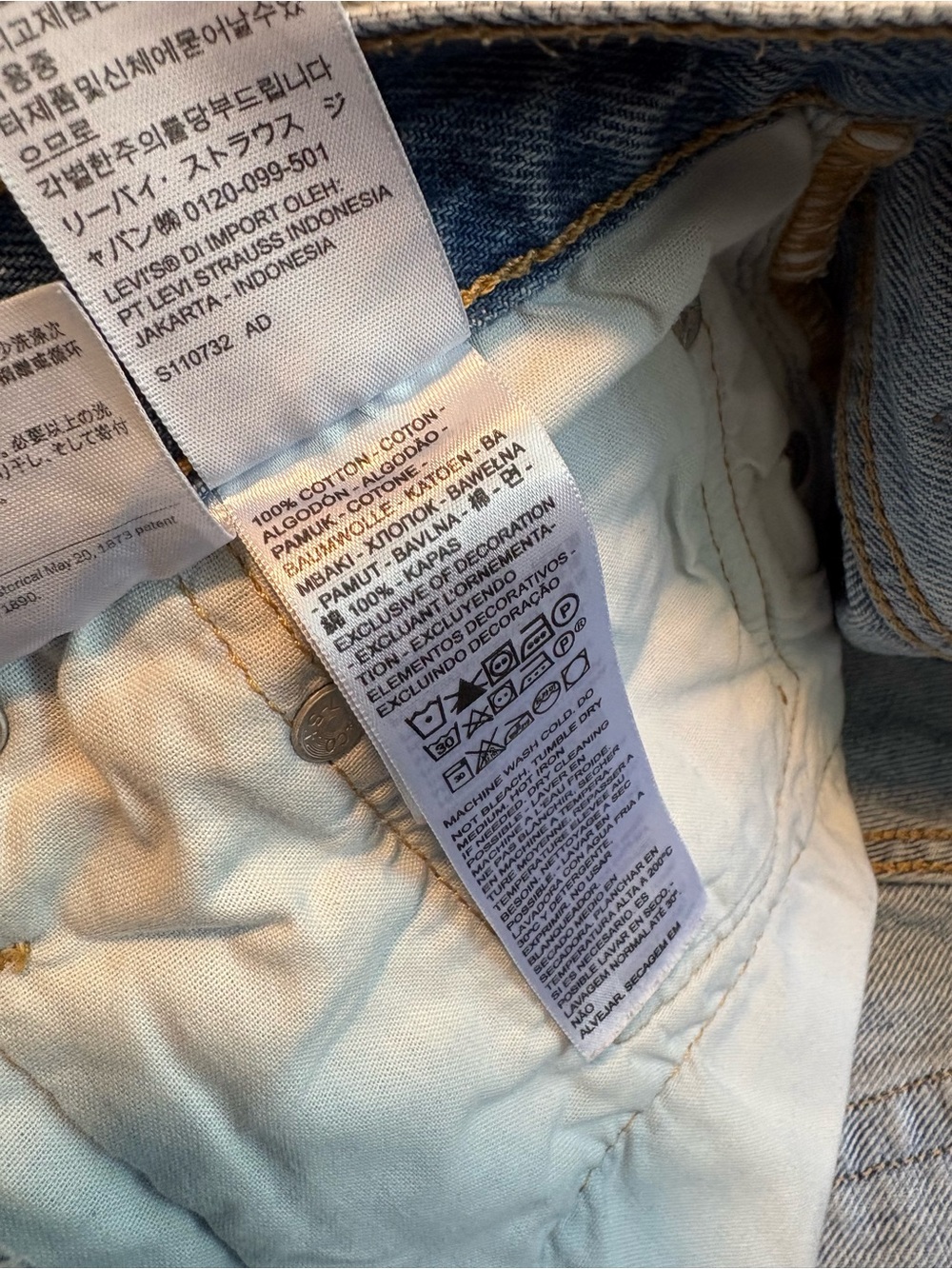 Levi's 501° Original Fit High-Rise
Women's Jean Shorts - Quiet Riot 29 - Picture 10 of 10